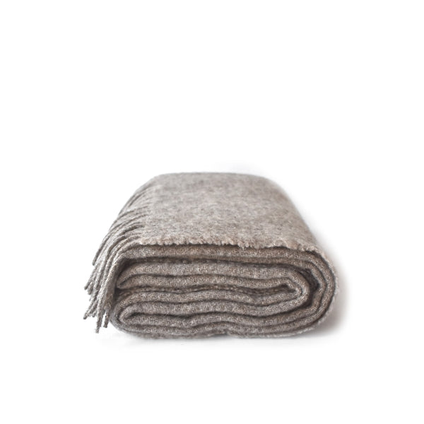 Warme, wollen deken gemaakt van bruine merinowol.