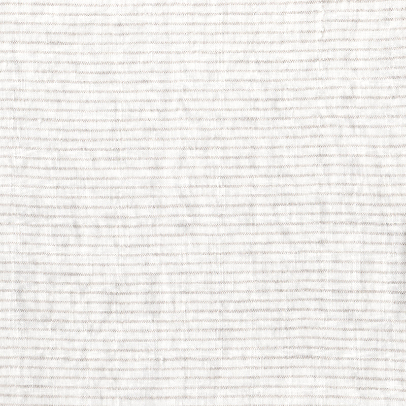 Off white gewassen linnen met een fijn vlaskleurig streepje.