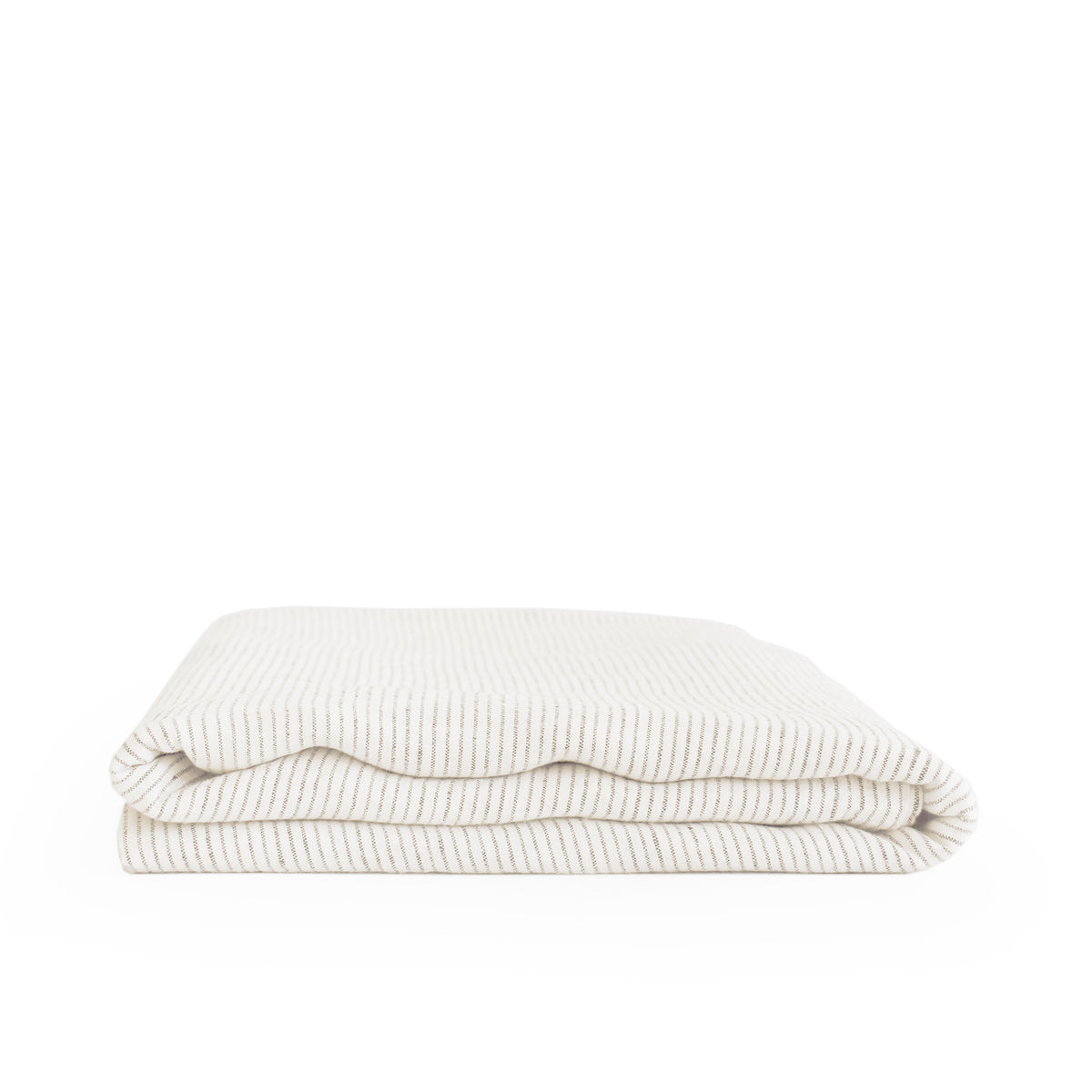 Off white tafellaken van gewassen linnen met een vlaskleurig streepje.