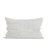 Gewassen, linnen sierkussen van off white garen met donkergrijs streepje 40 x 60 cm.