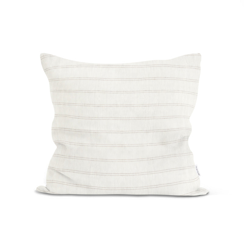 Linnen sierkussen met zandkleurig streepje 50x50 cm.