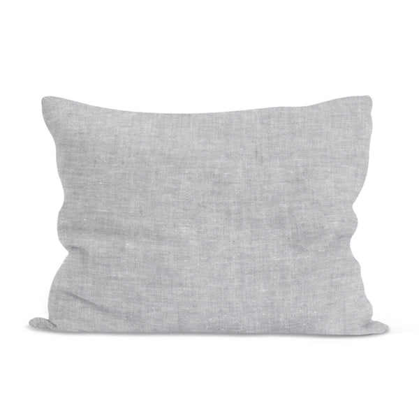 Linnen kussensloop in een grijsblauwe teint.