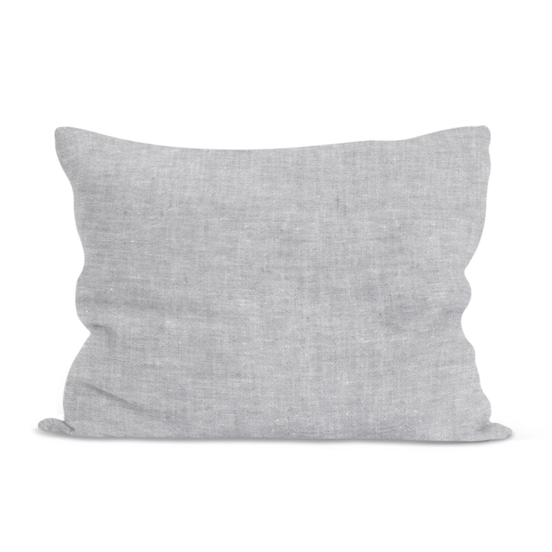 Linnen kussensloop in een grijsblauwe teint.
