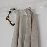 Linnen theedoek met fijn streepje.