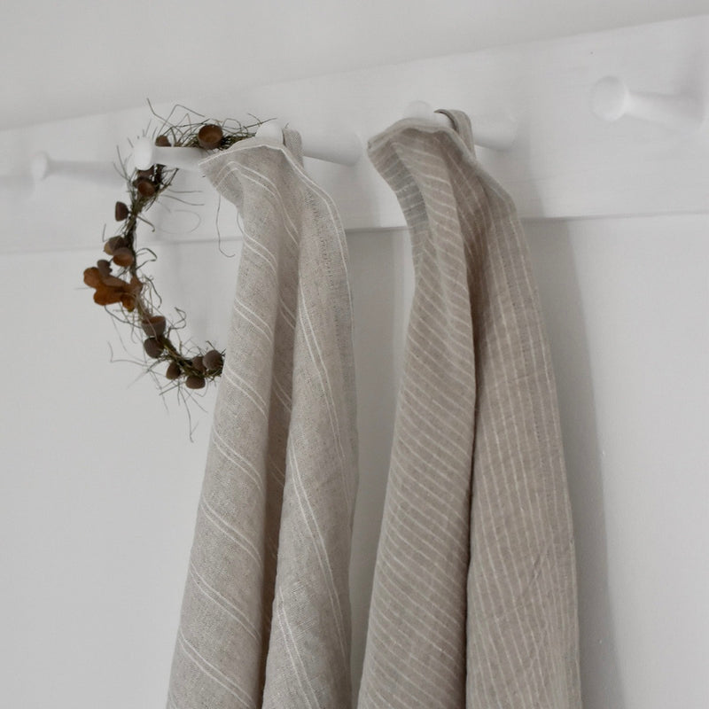 Linnen theedoek met fijn streepje.