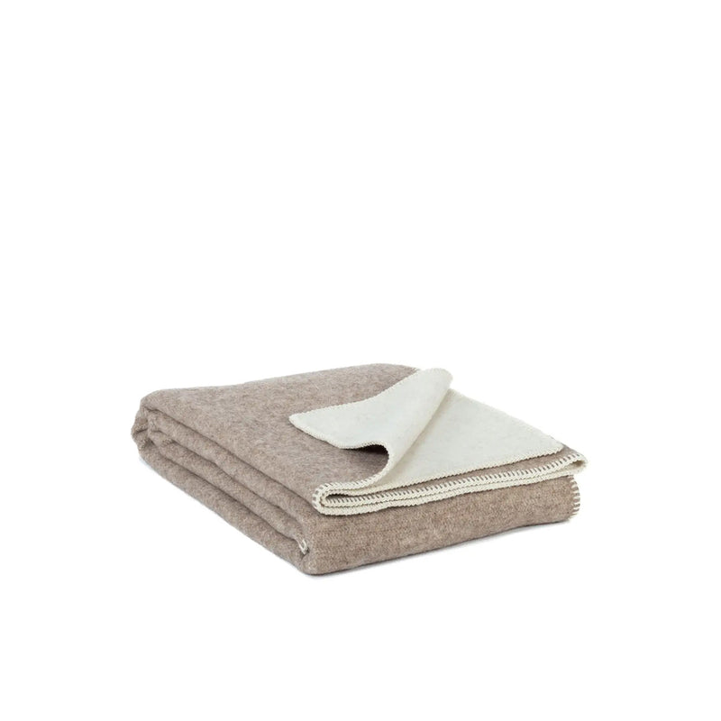 Merino wollen deken in lichtbruin.