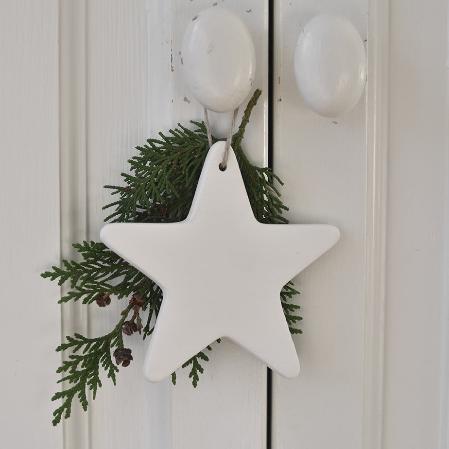 Kerstster van mat, wit keramiek.