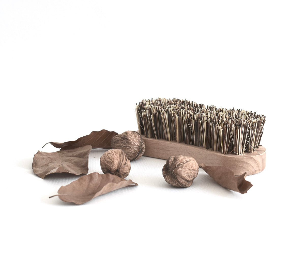 Duurzaam schoonmaken met deze houten handborstel.