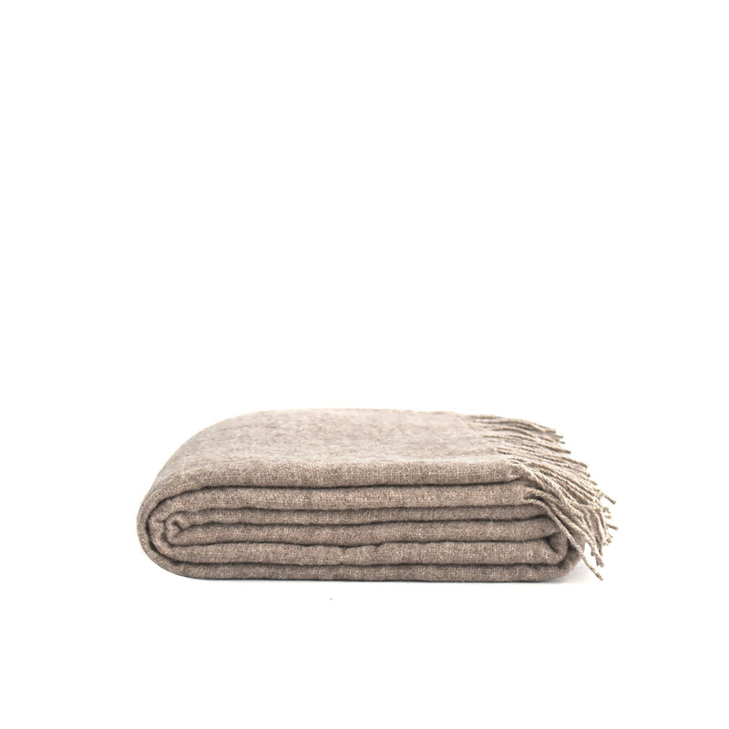 Bruine, wollen deken gemaakt van zuivere merinowol.