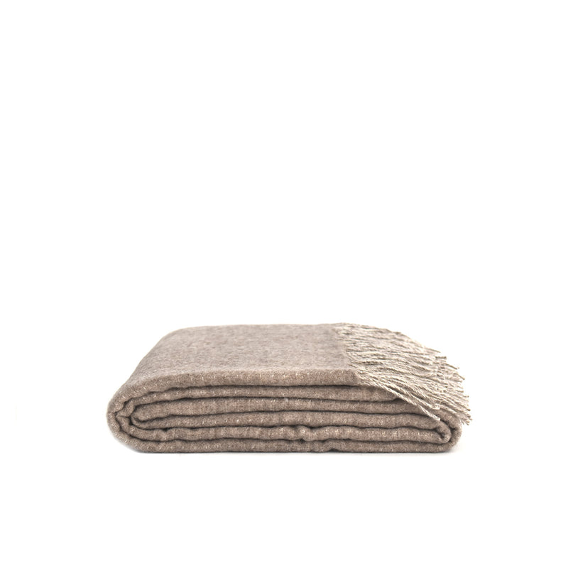 Bruine wollen deken gemaakt van 100% merino wol.